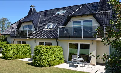 Sonnenterrassen mit Gartenmöbel für 2- 4 Personen