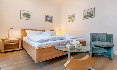 Das komfortable Bett mißt 180x200cm.