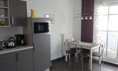 offene Küche mit Esstisch