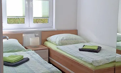 Schlafzimmer mit 2 Einzelbetten ( 90 x200)