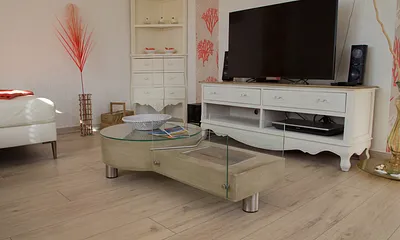 Wohnzimmer mit TV-/ Radioanlage