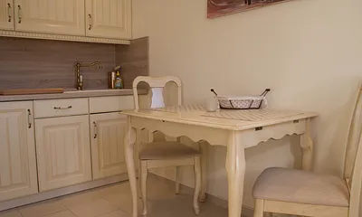 Küche mit Essecke im Vintage-Look