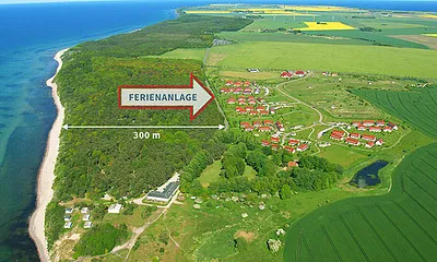 Die Wohnung liegt in einem schön angelegten Feriendorf, das nur wenige Meter vom Ostsee-Sand-Strand entfernt ist.