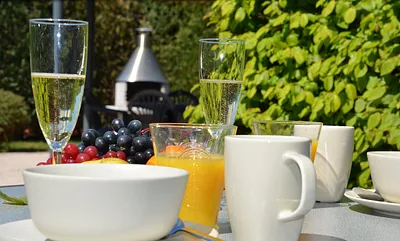 gemütliches Frühstück auf der Terrasse