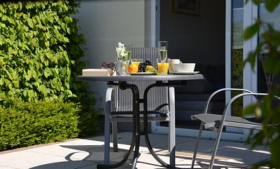 Terrasse mit Gartenmöbel