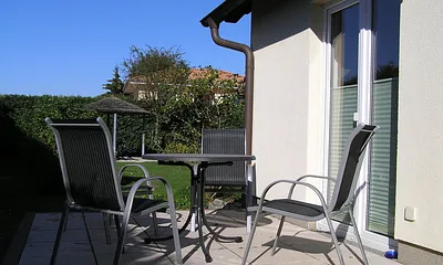 Ferienhaus mit Terrasse und Gartenmöbel für 3 Personen