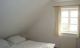 Schlafzimmer mit Doppelbett