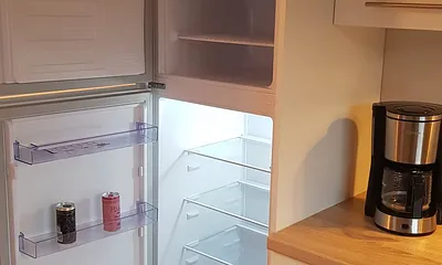 Kühlschrank, Gefrierschrank, Kaffeemaschine