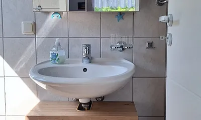 Badezimmer mit Dusche und WC