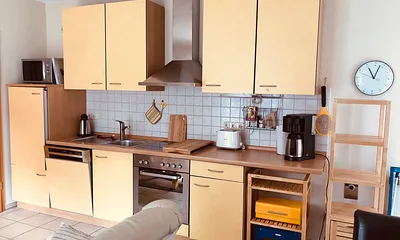 Voll ausgestattete Küche u.a.mit GS, Backofen, Ceranfeld, ausreichend Küchengeräten 