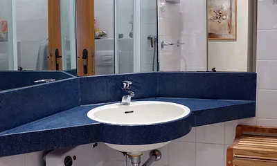 Bad mit Dusche und  WC