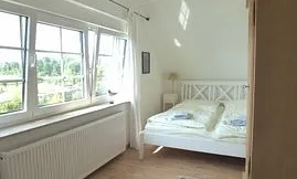 großes Schlafzimmer im OG