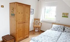 kleines Schlafzimmer im OG (Bett 1,40m breit)