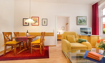 Villa Glückspilz, 2-Zimmer-Ferienwohnung (Bücherwurm)