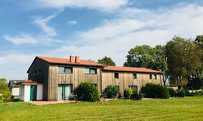 nach Süden gelegene Sonnenterasse Haus Zweischläfer ist das erste von links