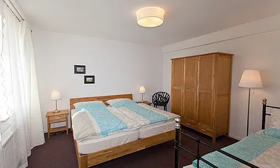 Daybed 200x80 , Daybed und Kleiderschrank