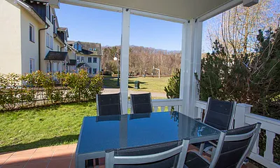 Terrasse mit Esstisch