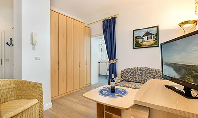 Hier im Bild sehen Sie den Durchgang zum Küchenbereich.