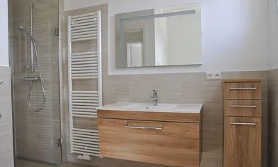 Bad mit ebenerdiger Dusche