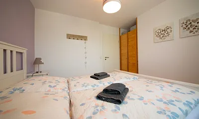 Schlafzimmer mit Doppelbett ( 160/200 )