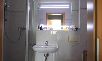 Wohlfühlbad mit Dusche