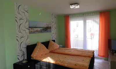 Schlafbereich mit modernen Boxspringbett