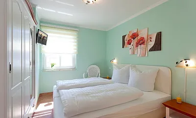 Schlafzimmer mit Doppelbett