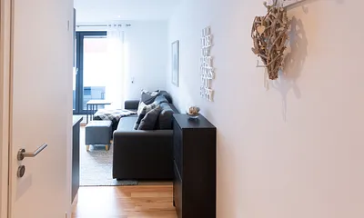 Blick vom Flur zum Wohnzimmer 