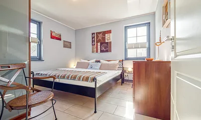 Schlafzimmer mit Doppelbett 180 x 200 cm