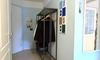 Großzügiger Eingangsbereich mit großer Garderobe und vielen Ablagemöglichkeiten