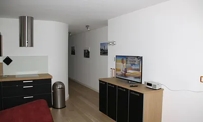 Blick vom Wohnbereich in den Flur