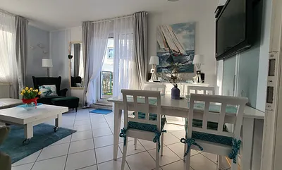 Wohnberreich mit Essecke, Doppelcouch ( ausziehbar ) TV, Stereoanlage,  Eingang z.Terrasse 