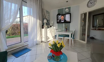 Wohnberreich mit Essecke, Doppelcouch ( ausziehbar ) TV, Stereoanlage, Eingang z.Terrasse 