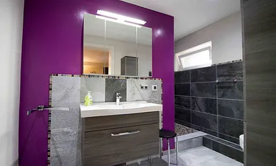 Badezimmer mit Dusche 