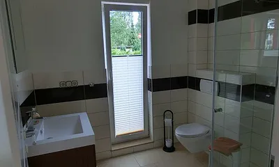 modernes Badezimmer