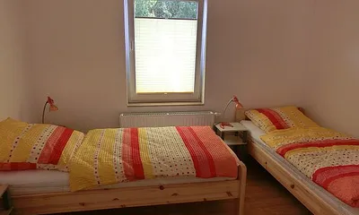 Schlafzimmer mit 2 Einzelbetten