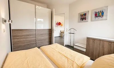 kleines Schlafzimmer mit Schlafcouch (1,60m breit)