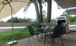 große, möblierte Terrasse mit Strandkorb 