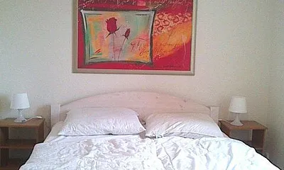 großzügiges Schlafzimmer