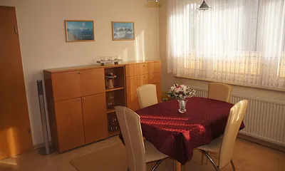 Wohnstube mit Esstisch