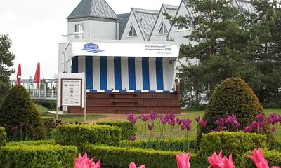 Der riesige Strandkorb am Beginn der Seebrücke