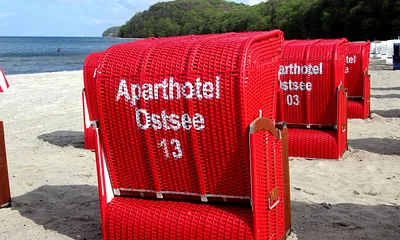 AHOI-Wohnung 402222-13 im Aparthotel Ostsee bietet von Mai bis September diesen STRANDKORB ohne Aufpreis