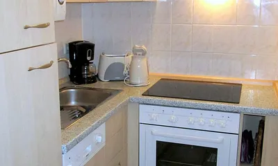 Einbauküche: Kühlschrank, Geschirrspüler, Herd