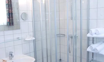 Bad, Echtglas-Duschkabine