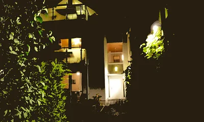 Gästehaus bei Nacht