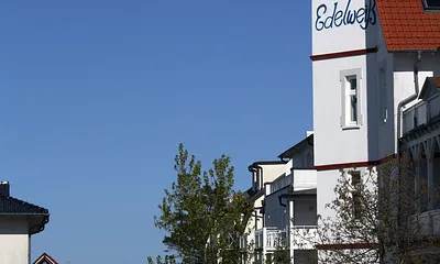 Hier im Bild der kleine Meerblick aus Ihrem Schlafzimmerfenster.