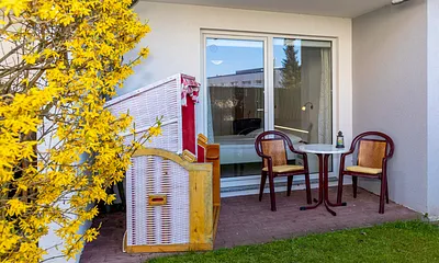 Strandkorb auf der Terrasse