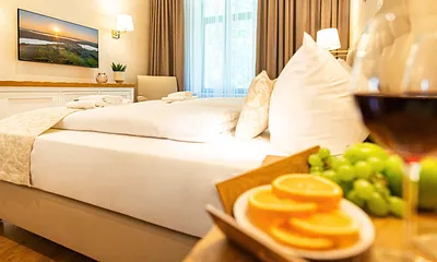 Schlafzimmer mit Doppelbett