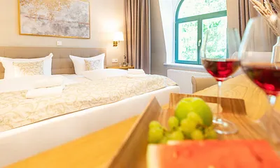 Schlafzimmer mit Doppelbett