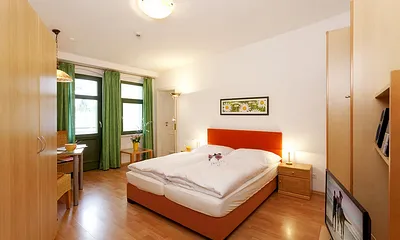 Wohn-, Schlaf-, Ess- und Kochbereich